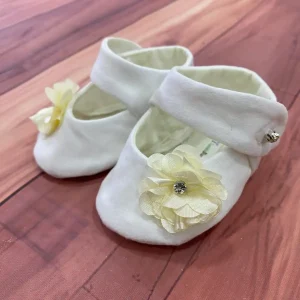 Zapatitos Marfil para Bautizo con Flor Belén