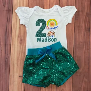 Set de Short Verde de Lentejuelas y Mameluco con Mangas Bombachas alusivo a LiaChaCha