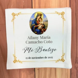 Paño Bautismal con Virgen María y el Niño Jesús