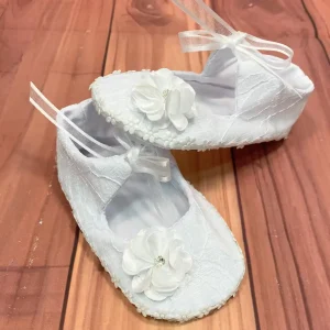 Zapatillas de Encaje Blancas para Bautizo con Flor Belén