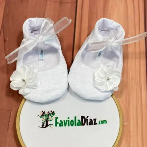 Zapatillas Blancas para Bautizo con Flor Belén